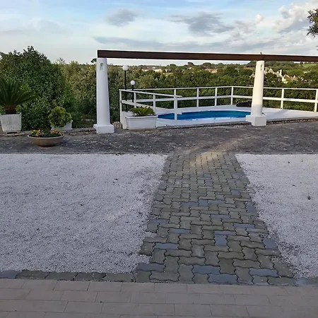 Trullo Carrubo Casa rural Noci